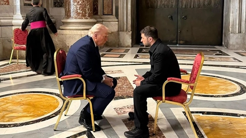 Et tidløst tableau om magtens ensomhed og nationernes skrøbelighed i en brutal verden.