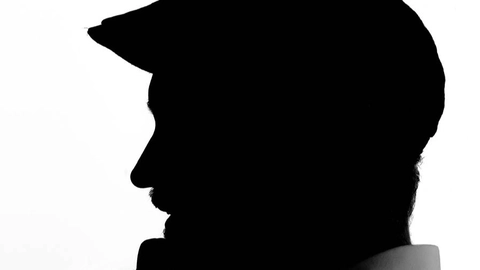 Jon Eirik Lundberg: Hvad er da kunstens rolle? At føje sig efter og indfri de politiske krav – eller at gøre sig fri af dem? Og hvad vil det i så fald sige? Som det mindste indebærer det nødvendigvis at forråde den politiske loyalitet. Det er først, når kunsten ustraffet kan gøre det, at vi kan være sikre på, at hverken korruption eller loyaliteten med samme virkning som korruption, ikke findes hos os.