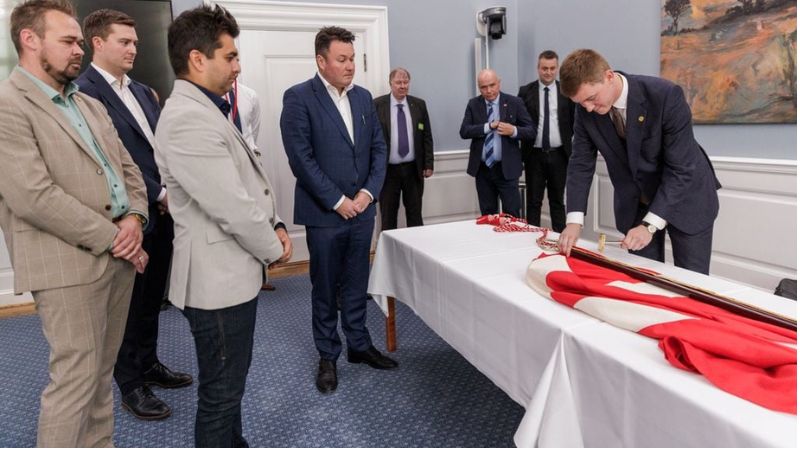 Mikkel Bjørn har som formand for Folketingets Indfødsretsudvalg udvirket, at udvalgets mødelokale har fået sin egen dannebrogsfane. Fanen er doneret af Dannebrogs-samfundet, og bliver her ved indvielsen forsynet med den obligatoriske messingplade.